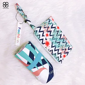 2020 Newest hot sale quick-dry microfiber beach towel with zippered bag