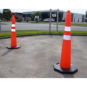 Security Yellow PE Stackable Bollard Traffic Warning Bllard With 8kg Rubber Base Traffic Control Bollard