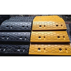 Removable Driveway  500x350x50mm Speed Hump Traffic Yellow And Black Car Heavy Duty Rubber Bump Speed Hump