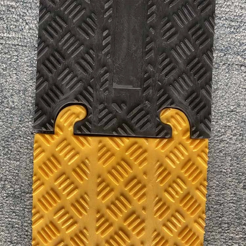 Indoor One Channel TPE Drop Over External Cord or Wire Traffic Calmer&Cable Protector