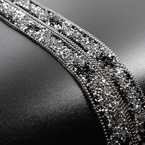 Kavatar Wholesale Hot Fix Rhinestone Trim For Clothing For Shoes Theme Rhinestone Black With White Iron on Trims