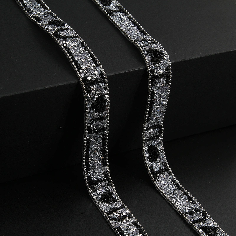 Kavatar Wholesale 2019 Garment Accessory Heat Transfer Designs Crystal Hotfix Trim Pattern Design I LOVE YOU Iron on Trims