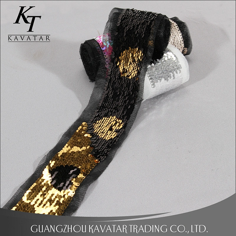 Double face different color sequin trim with motif