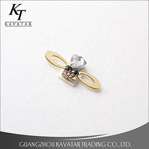 Handmaking Decorative Bee Shape Rhinestone Sewing On Flower Patches