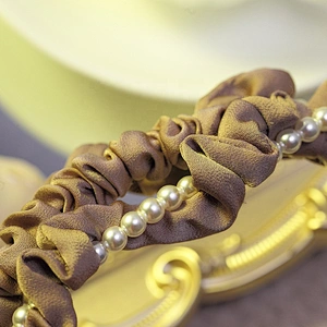 In 2020, the fashion headband Korean version of Europe and The United States  baroque headbands  beaded headband