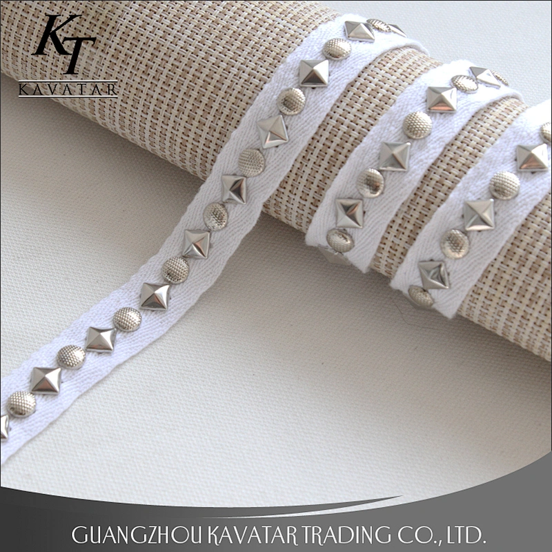 Wholesale pyramid shape stud lace studded trim ribbon