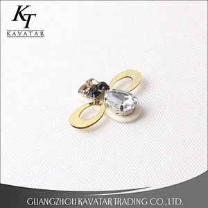 Handmaking Decorative Bee Shape Rhinestone Sewing On Flower Patches