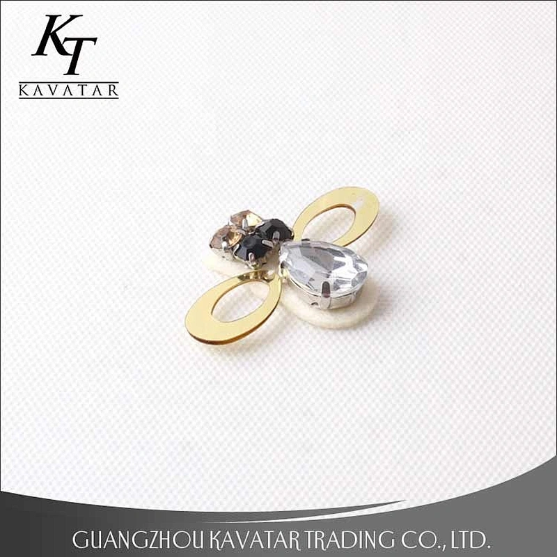 Handmaking Decorative Bee Shape Rhinestone Sewing On Flower Patches