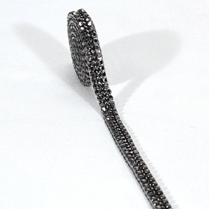 China Supplier Black Coated Rhinestone Beaded Heat Transfer Ribbon with Accessories Chain