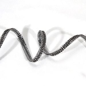 China Supplier Black Coated Rhinestone Beaded Heat Transfer Ribbon with Accessories Chain