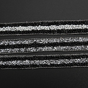 Kavatar Wholesale Hot Fix Rhinestone Trim Fashion Clothing Crystal Rhinestone Small Beads with Glass Iron on Trims
