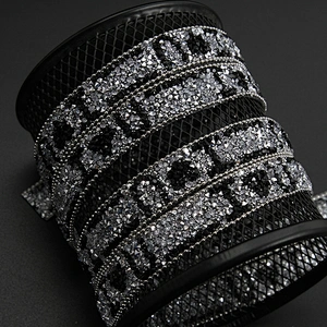 Kavatar Wholesale 2019 Garment Accessory Heat Transfer Designs Crystal Hotfix Trim Pattern Design I LOVE YOU Iron on Trims