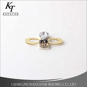 Handmaking Decorative Bee Shape Rhinestone Sewing On Flower Patches