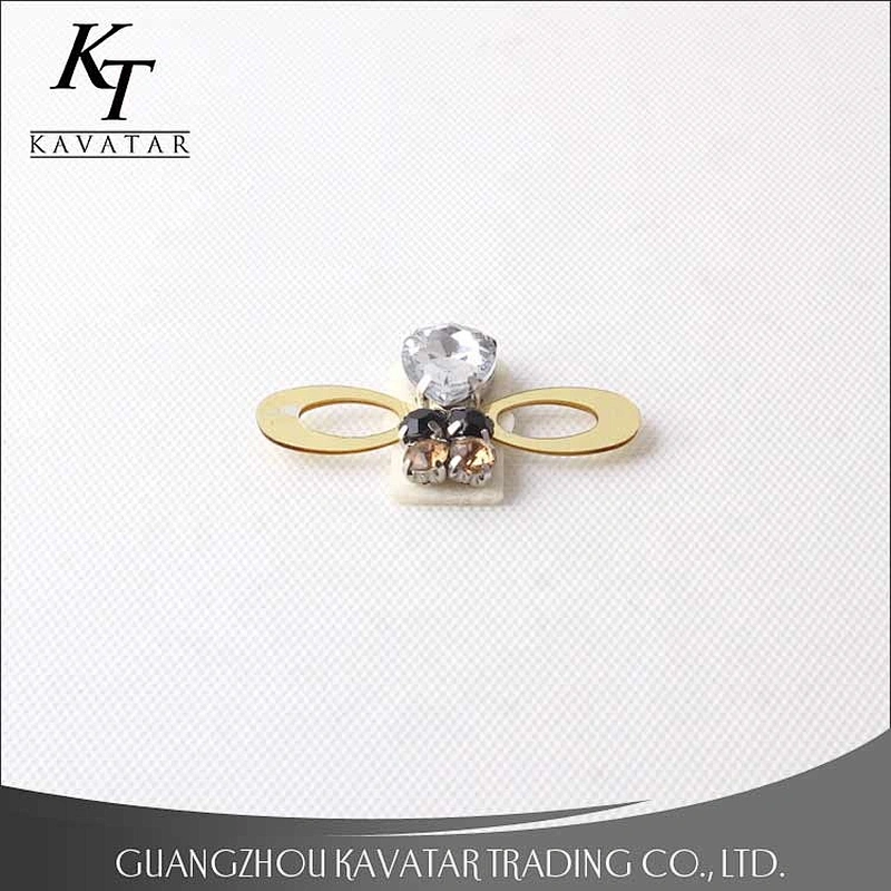 Handmaking Decorative Bee Shape Rhinestone Sewing On Flower Patches