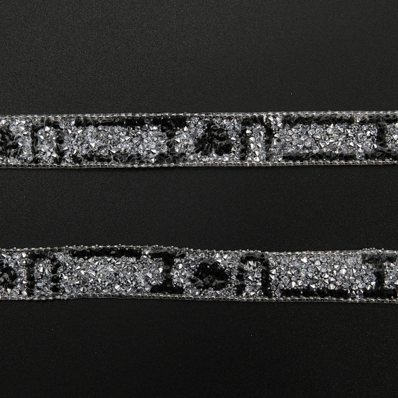 Kavatar Wholesale 2019 Garment Accessory Heat Transfer Designs Crystal Hotfix Trim Pattern Design I LOVE YOU Iron on Trims