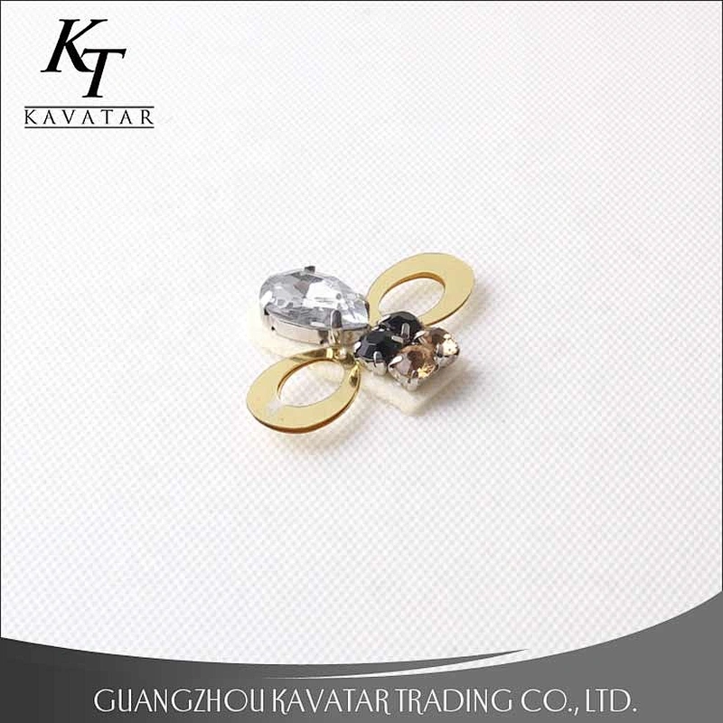 Handmaking Decorative Bee Shape Rhinestone Sewing On Flower Patches