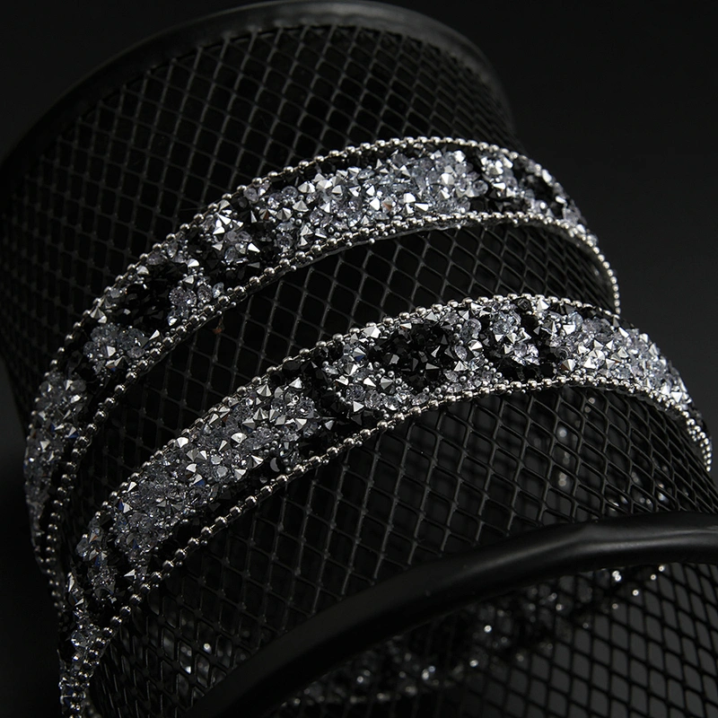 Kavatar Wholesale 2019 Garment Accessory Heat Transfer Designs Crystal Hotfix Trim Pattern Design I LOVE YOU Iron on Trims