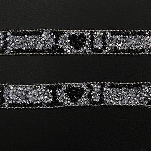 Kavatar Wholesale 2019 Garment Accessory Heat Transfer Designs Crystal Hotfix Trim Pattern Design I LOVE YOU Iron on Trims
