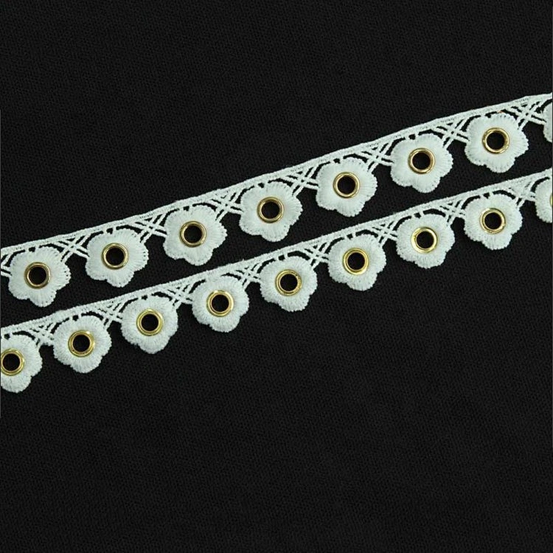 Kavatar Fashion Small Flower Design White Eyelet Lace For Wedding Dress