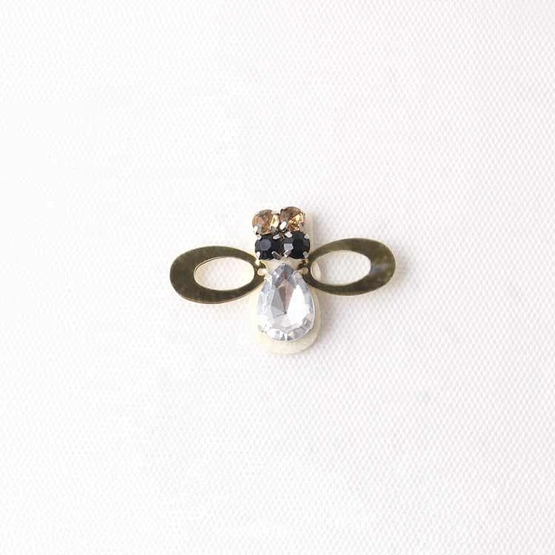Handmaking Decorative Bee Shape Rhinestone Sewing On Flower Patches