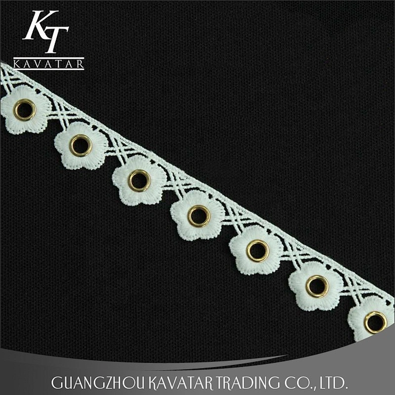 Kavatar Fashion Small Flower Design White Eyelet Lace For Wedding Dress