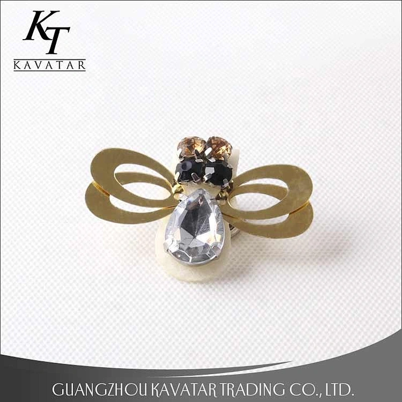 Handmaking Decorative Bee Shape Rhinestone Sewing On Flower Patches