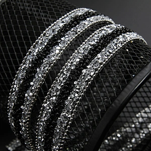 Kavatar Wholesale Hot Fix Rhinestone Trim Fashion Clothing Crystal Rhinestone Small Beads with Glass Iron on Trims