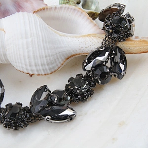 High quantity black rhinestone flower motif crystal rhinestone chain trim