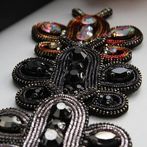 custom bee pom beaded perfume bottle patches 3d rhinestones patches Stick-On patches for clothing Handmade Beaded