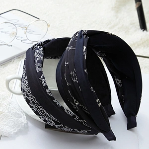 Korean version of European and American headbands for women 2020  winter headband  retro hair band  headbands wholesale