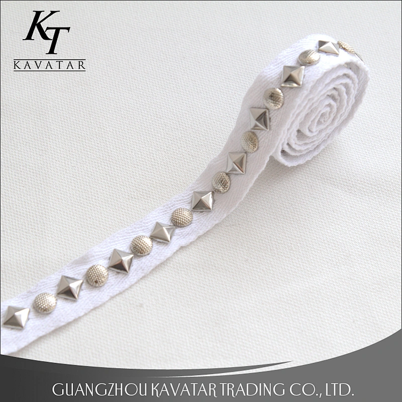 Wholesale pyramid shape stud lace studded trim ribbon