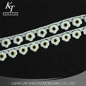 Kavatar Fashion Small Flower Design White Eyelet Lace For Wedding Dress