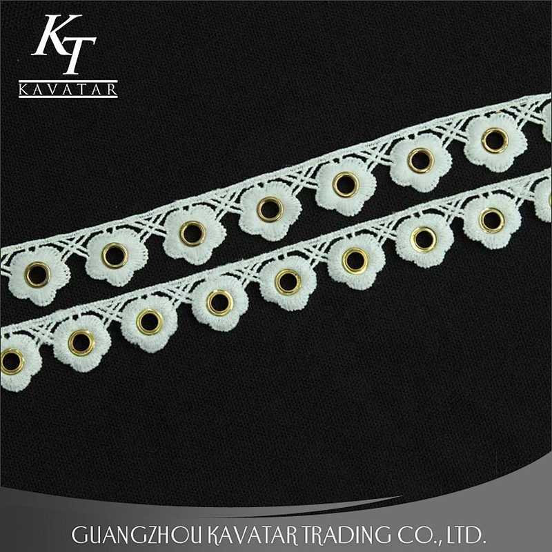 Kavatar Fashion Small Flower Design White Eyelet Lace For Wedding Dress