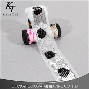 Double face different color sequin trim with motif