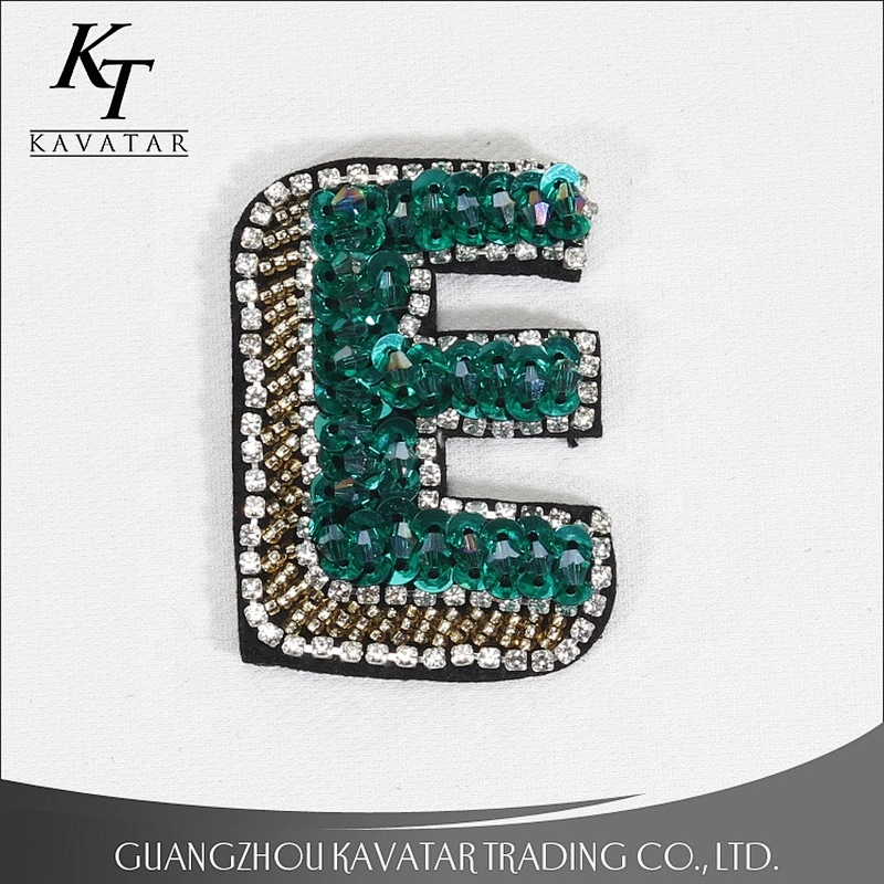 Kavatar Handmade Love letter Sequin Rhinestone Beaded Patches For Clothing