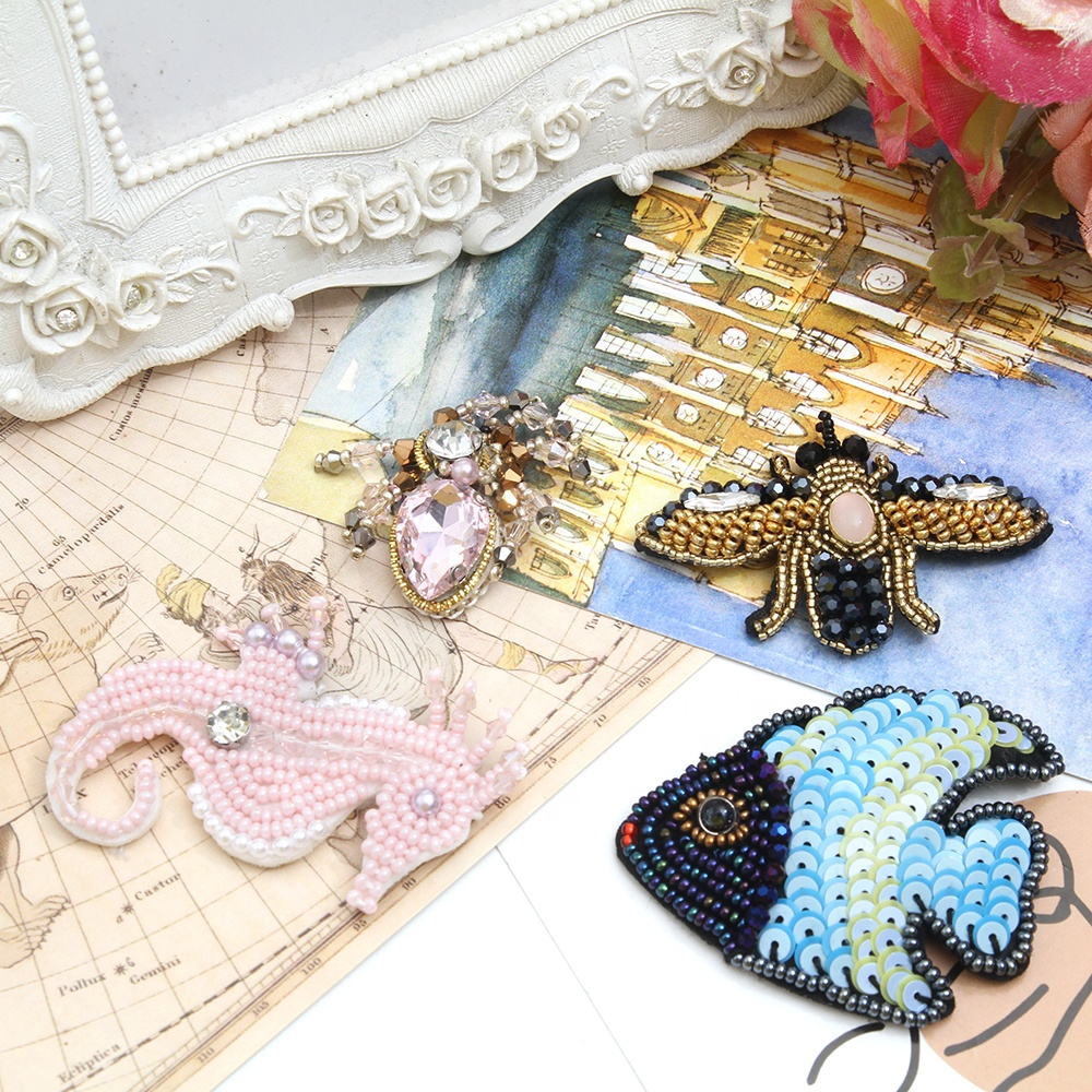 High Quality Embroidered   Embroidery Patch and Woven Iron On Patches For Clothing embroidery patch Custom iron