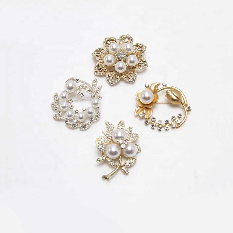 Kavatar Wholesale Brooch Crystal Rhinestone Pearl Brooch For Garment