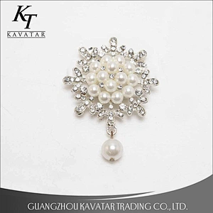 Kavatar Wholesale Brooch Crystal Rhinestone Pearl Brooch For Garment