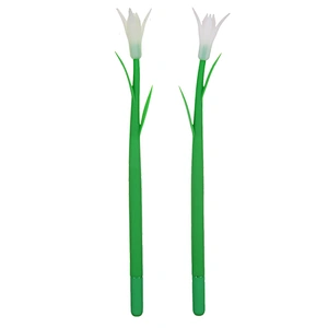 white flowers gel pen