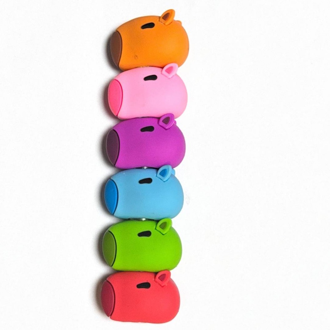 Stackable capybara‑shaped highlighter