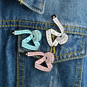 Wholesale In Stock Custom Design Measure Tape Enamel Collar Lapel Pin with Black Nickel Plating