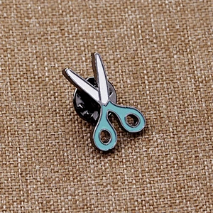 Factory Making Wholesale In Stock Gift Custom Hand Shear Pins Soft Enamel Scissor Enamel Pin
