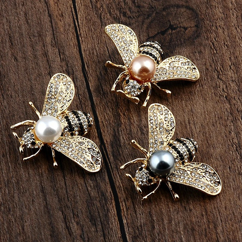 Factory Making Custom Cute Carton Bee Enamel Lapel Pin Wholesale Honey Bee Pins