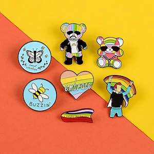 Factory Wholesale In Stock Custom Round Shape Animal BUZZIN Bee Enamel Lapel Pin
