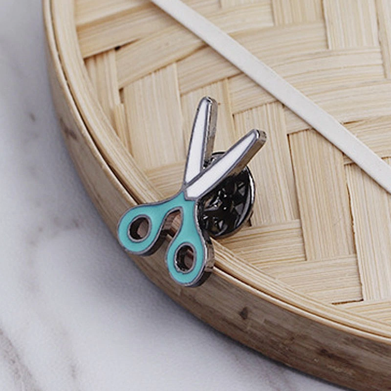 Factory Making Wholesale In Stock Gift Custom Hand Shear Pins Soft Enamel Scissor Enamel Pin