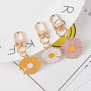 Cute Daisy Keychain in Stock Custom Logo Keychain