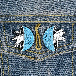 Dye Black Wolf Soft Enamel Lapel Pin Badges