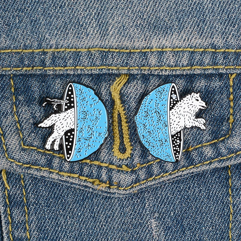 Dye Black Wolf Soft Enamel Lapel Pin Badges