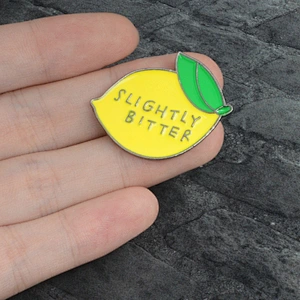 Wholesale In Stock Imitation Fruit Lapel Pins Custom SLIGHTLY BITTER Lemon Enamel Collar Hat Pin