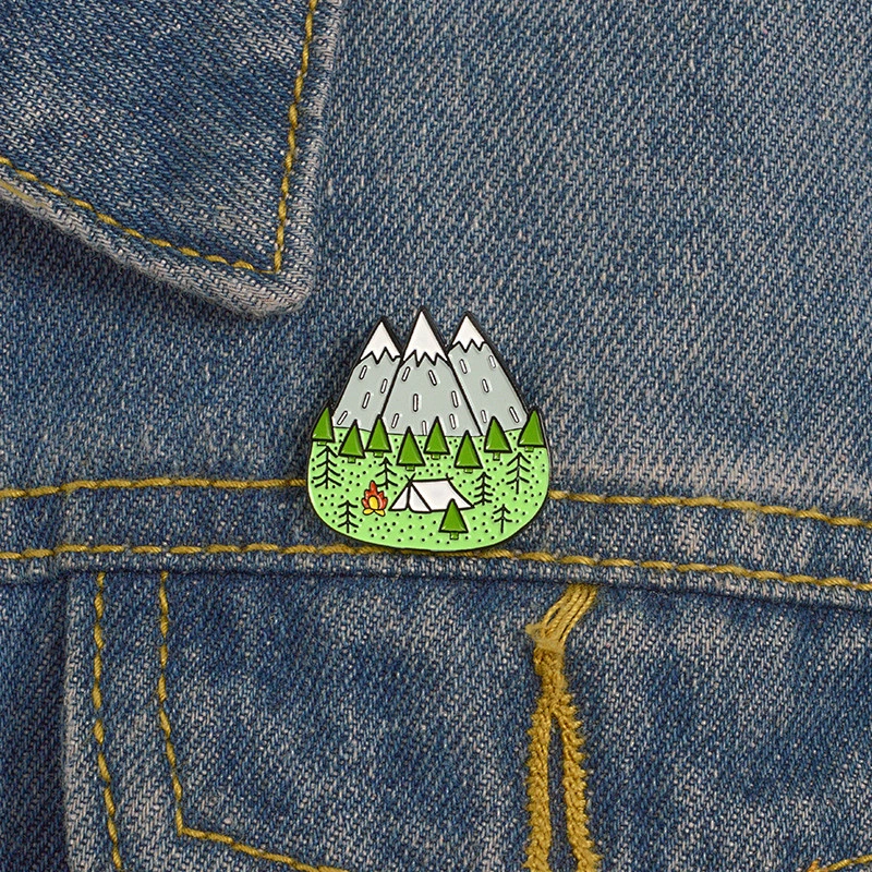 Custom Three Mountains Green Color  Enamel Lapel Pin